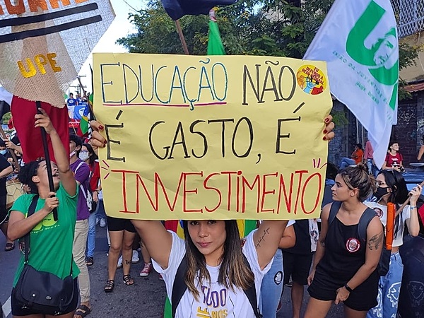 Bloqueios do governo federal na Educação deixaram universidade de MG com apenas R$ 71 na conta