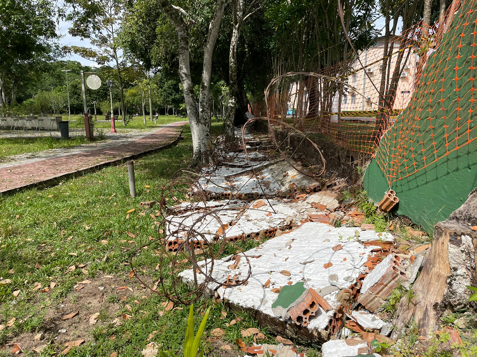 Em Manaus, Parque dos Bilhares sofre com depredações e frequentadores relatam insegurança