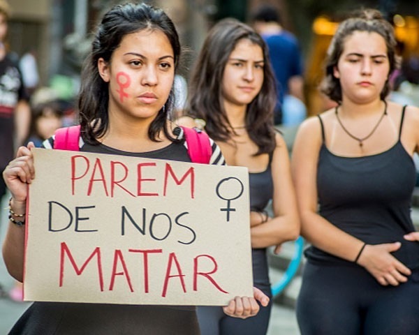 Entre as medidas protetivas estão a suspensão da posse ou restrição do porte de armas; o afastamento do agressor do lar, domicílio ou local de convivência com a ofendida; e a proibição de aproximação da ofendida e de seus familiares (Reprodução)