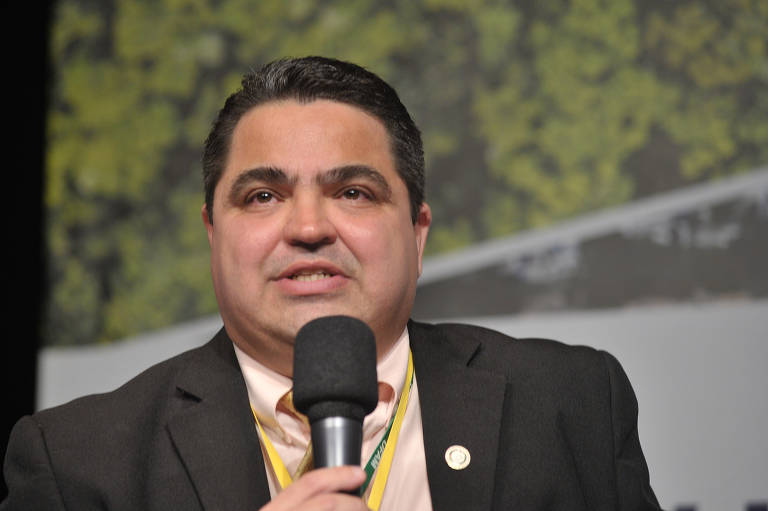 Reitor da Universidade Federal do AM defende Memorial Acadêmico para professor titular