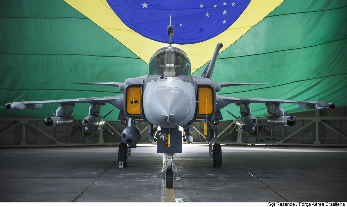 Caças suecos Gripen passam a incorporar a esquadra da Força Aérea Brasileira