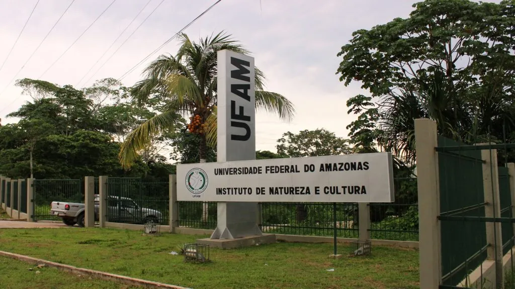 Fachada da Universidade Federal do Amazonas, em Manaus (Reprodução)