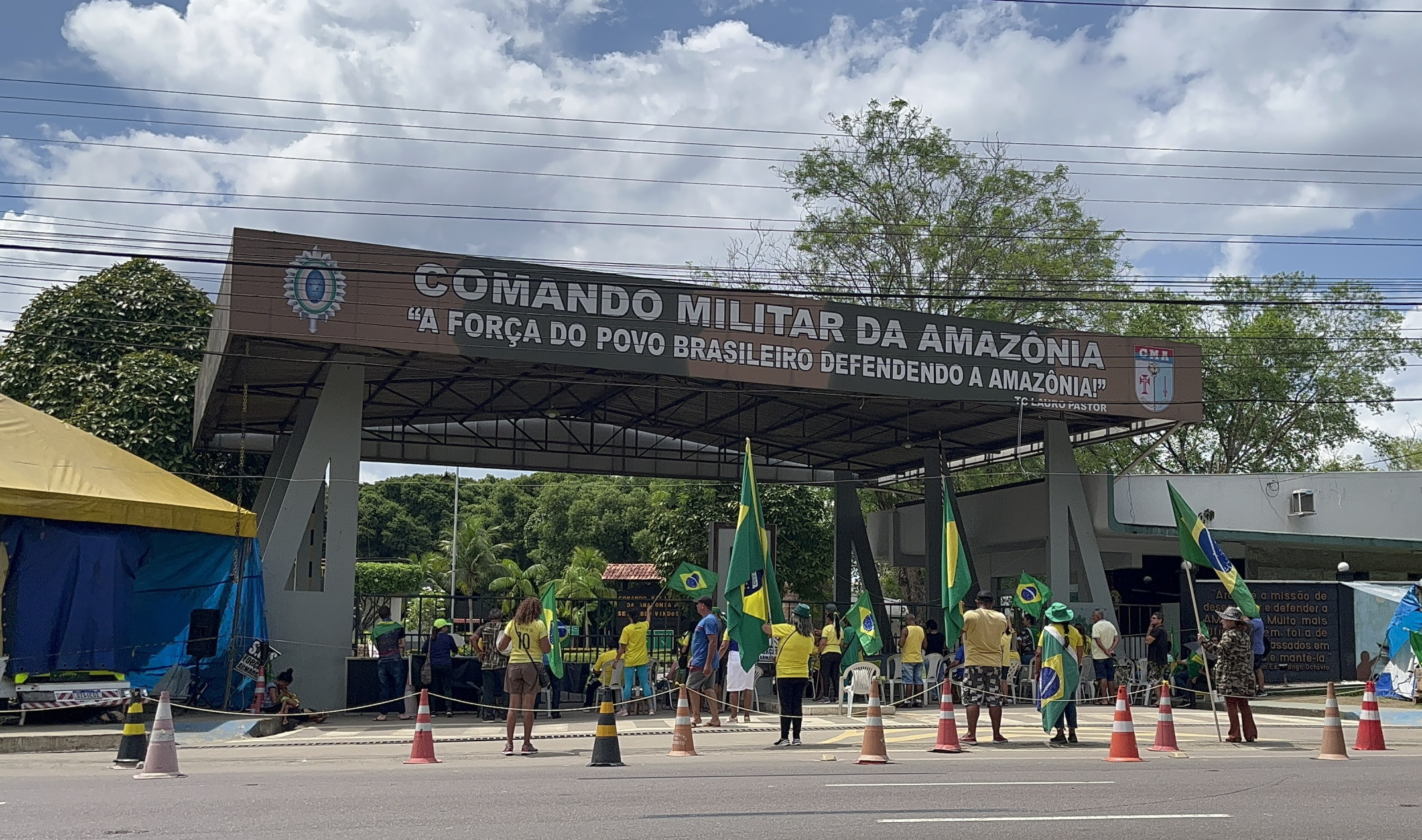 No Amazonas, ato antidemocrático em frente ao CMA enfraquece, mas ameaças em grupos continuam