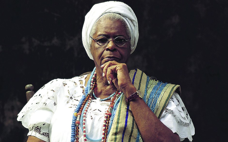 Na Bahia, monumento de Mãe Stella terá apuração sobre incêndio concluída em janeiro