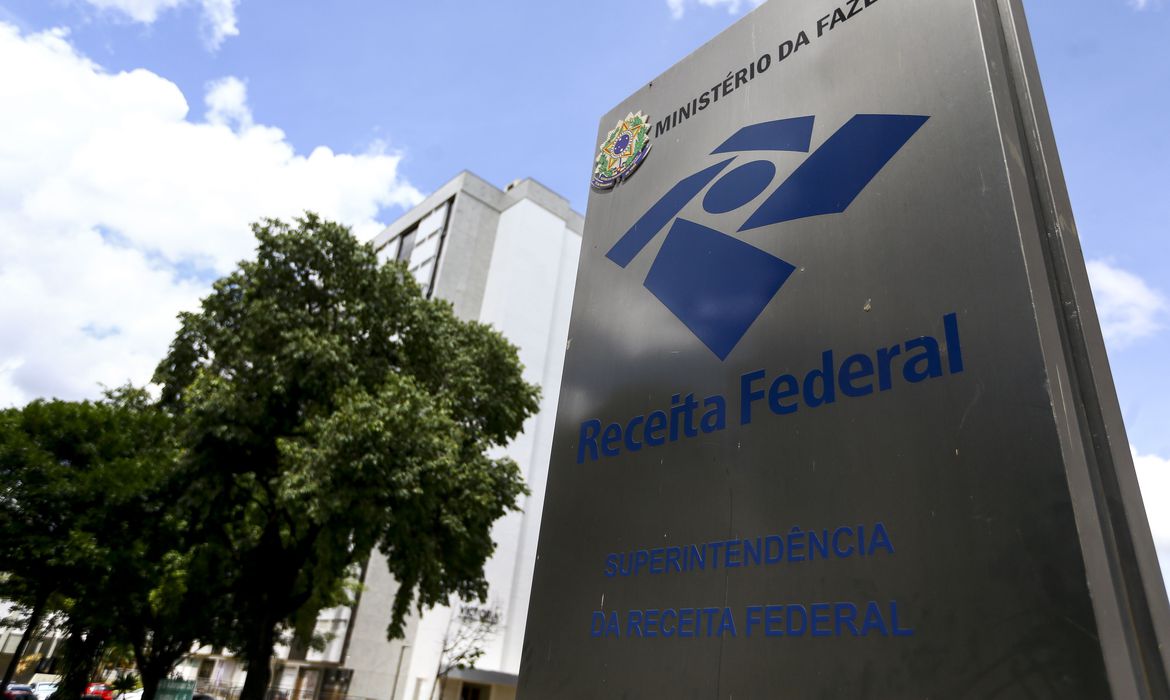 Receita Federal atualiza regras de controle de entrada e saída de moeda em espécie