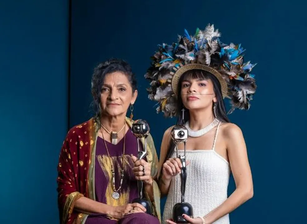 Indigenous and environmental activists Neidinha and Txai Suruí honoured at 'Best of the Year'. (Globo/ Sérgio Zalis)