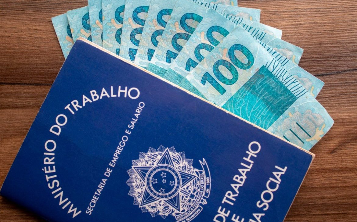 Orçamento 2023 tem salário-mínimo de R$ 1.320, valor representa aumento real de 2,7%