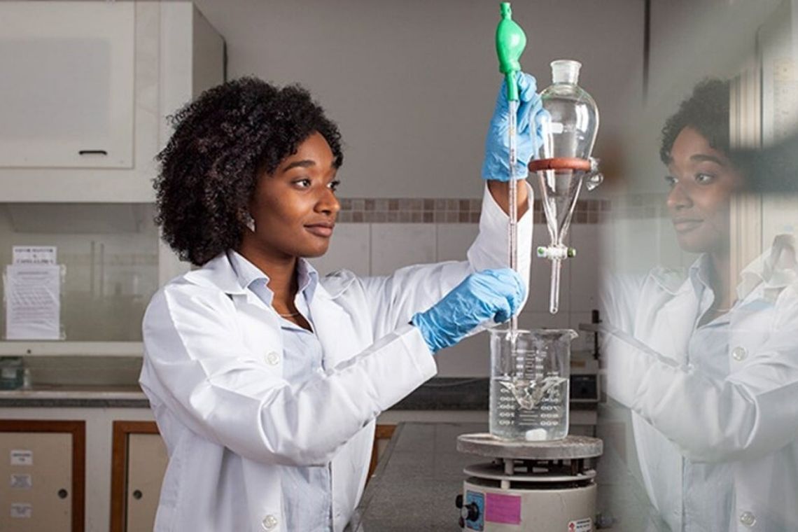 Em SP, escola oferece moradia e alimentação para quem busca ser cientista