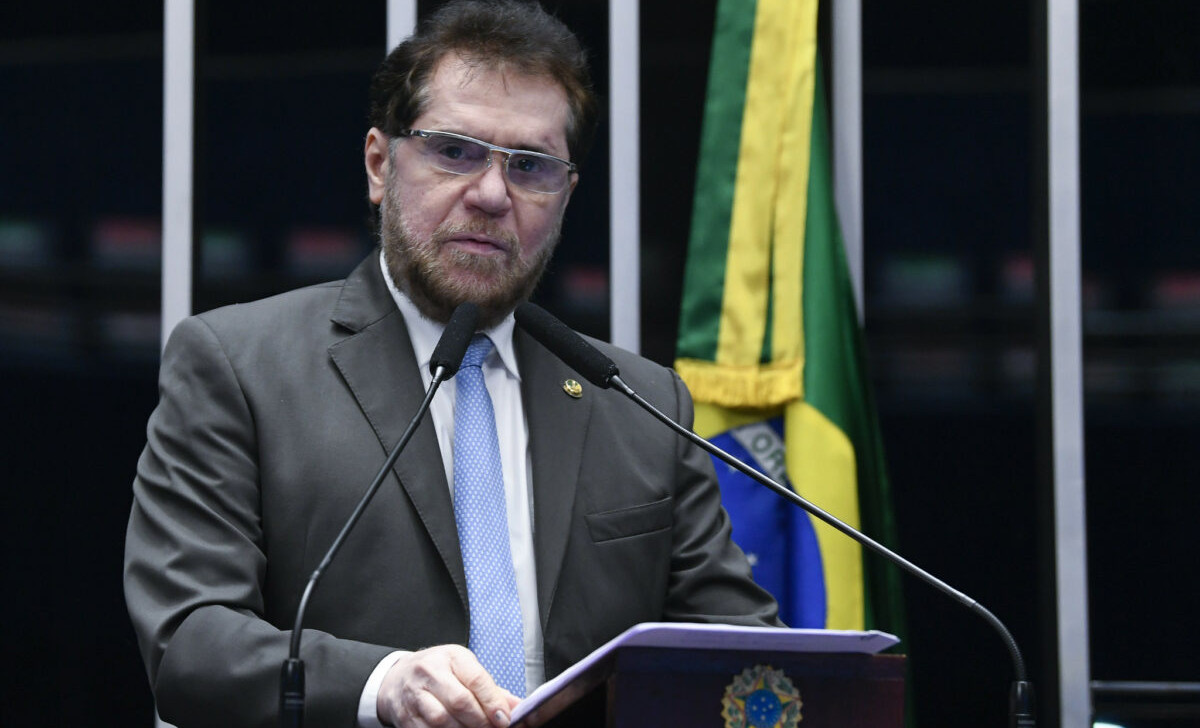 Internet users charge Plínio Valério on Ufam budget cuts