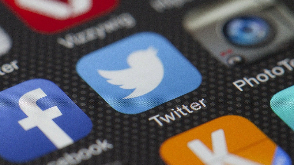 Twitter suspende contas de jornalistas que criticaram Elon Musk e mudanças na empresa