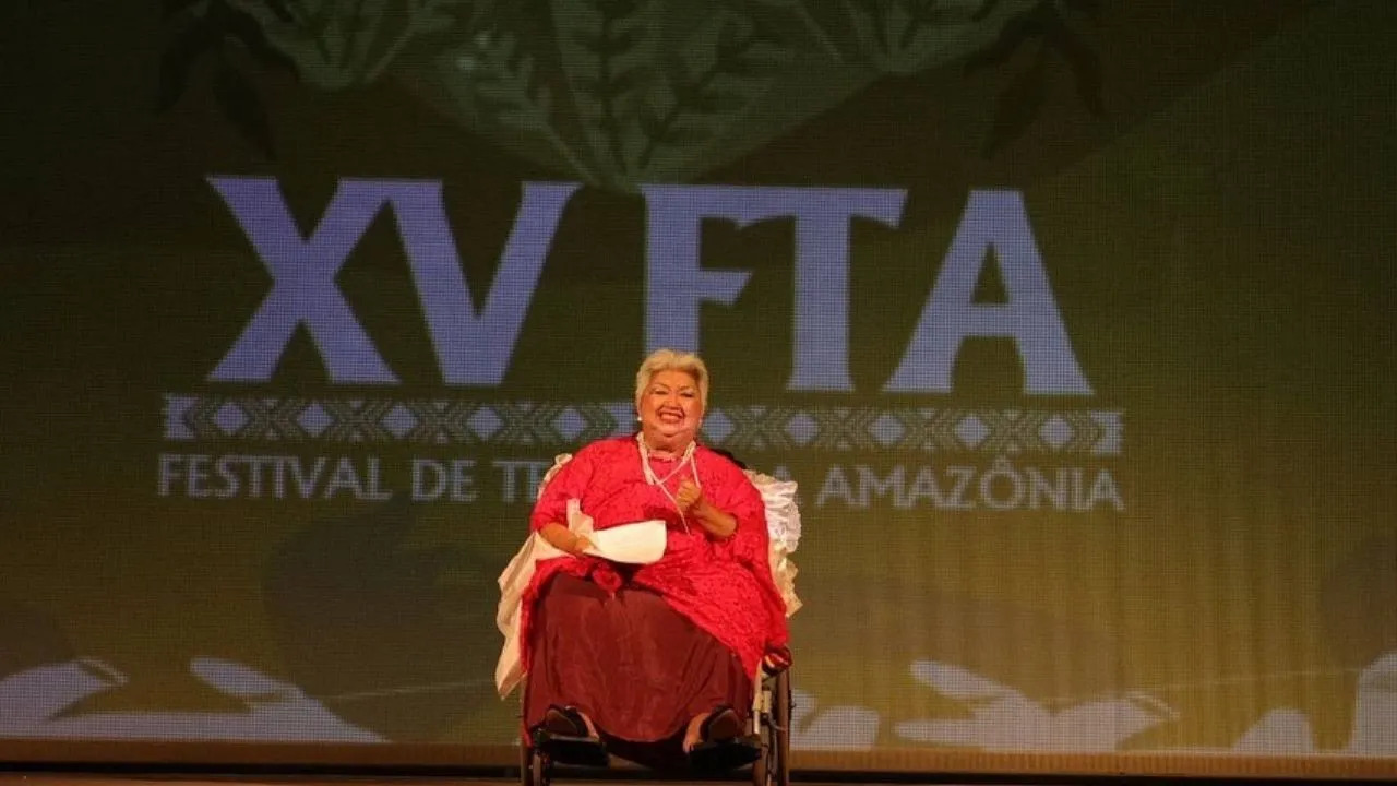 Ednelza Sahdo, no Teatro Amazonas (Reprodução)