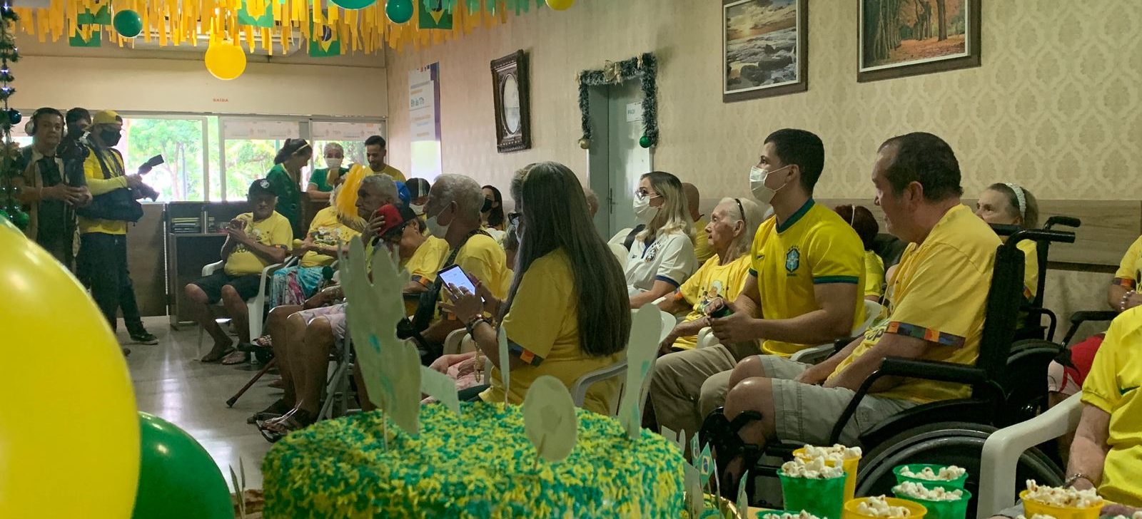 Idosos da Fundação Doutor Thomas comemoram vitória do Brasil em cima da Coreia