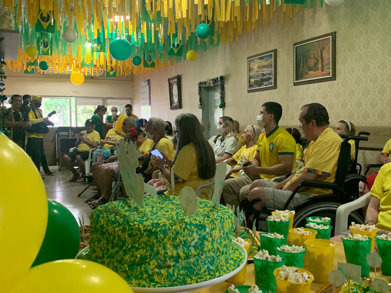 Idosos da Fundação Doutor Thomas comemoram vitória do Brasil em cima da Coreia