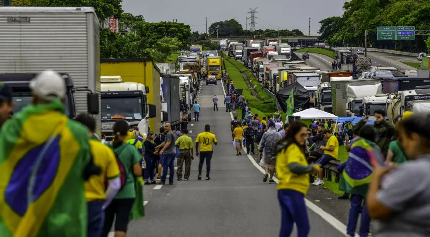 Bloqueios em rodovias federais começaram após o resultado da eleição presidencial deste ano, com a derrota de Jair Bolsonaro (PL) para Lula (PT) (Lucas Lacaz Ruiz/Estadão Conteúdo)