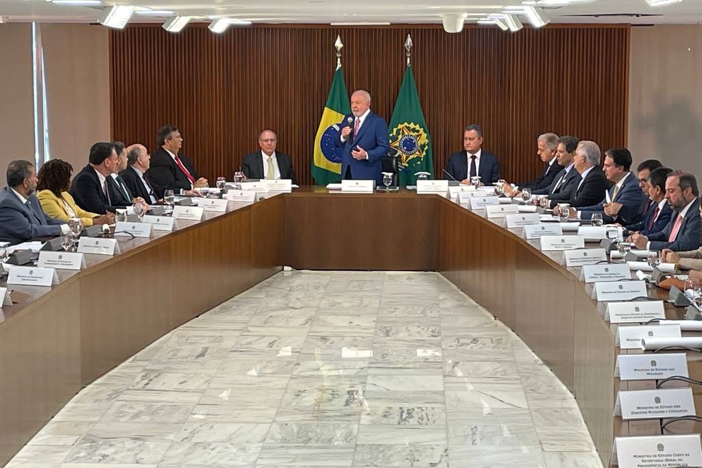 ‘Quem fizer errado será convidado a deixar o governo’, afirma Lula em primeira reunião ministerial