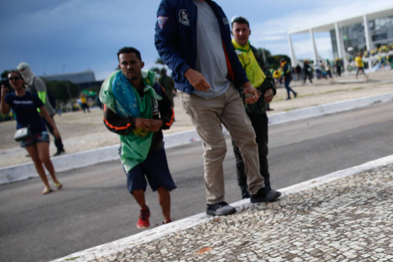 Agressões de golpistas a jornalistas vão ser acompanhadas pelo governo federal