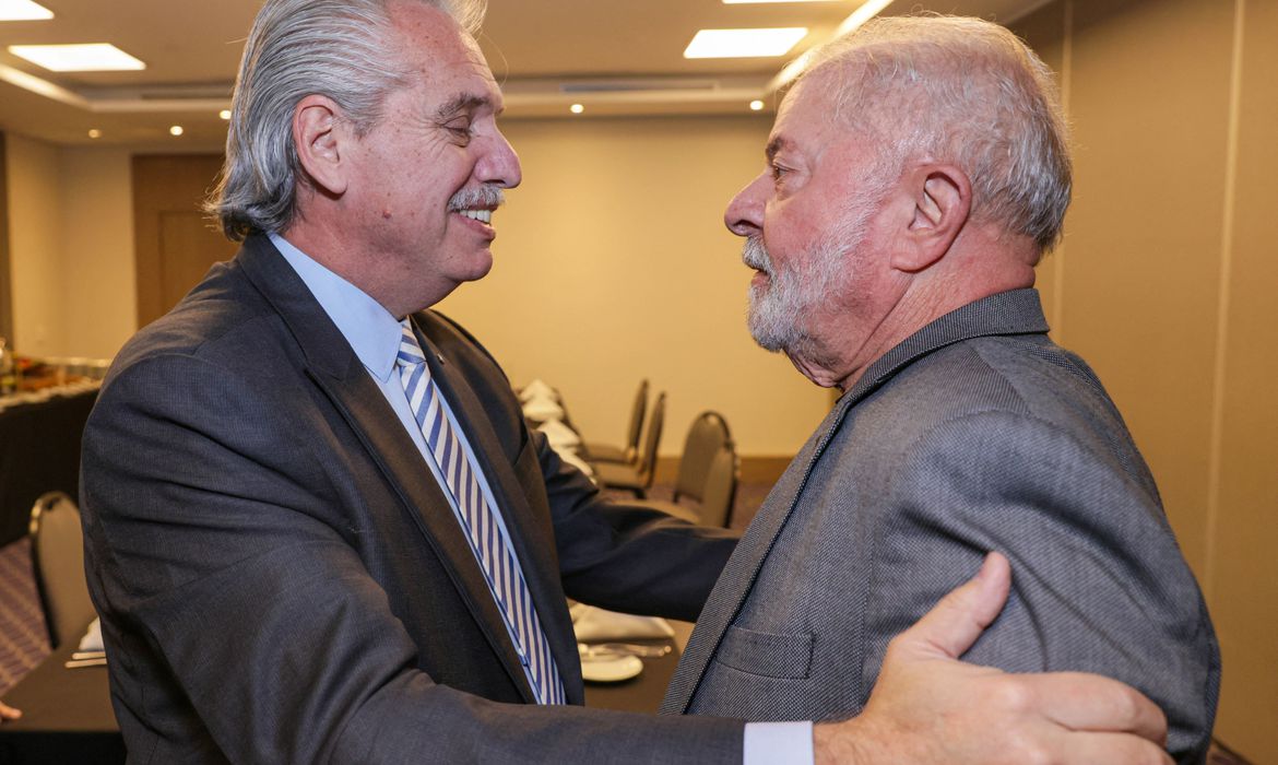 Lula tem encontro com presidente Argentino e lembra de parceria antiga entre países