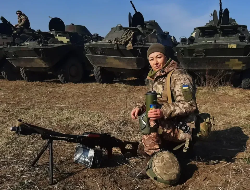 Mulheres ucranianas que combatem na guerra: de atiradoras de elite a tripulantes de tanques