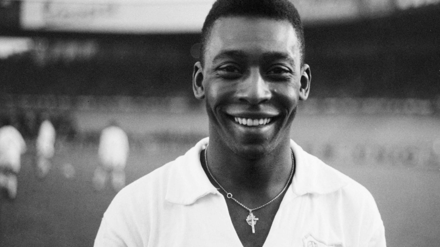 Últimas homenagens ao ‘Rei’; corpo de Pelé chega à Vila Belmiro