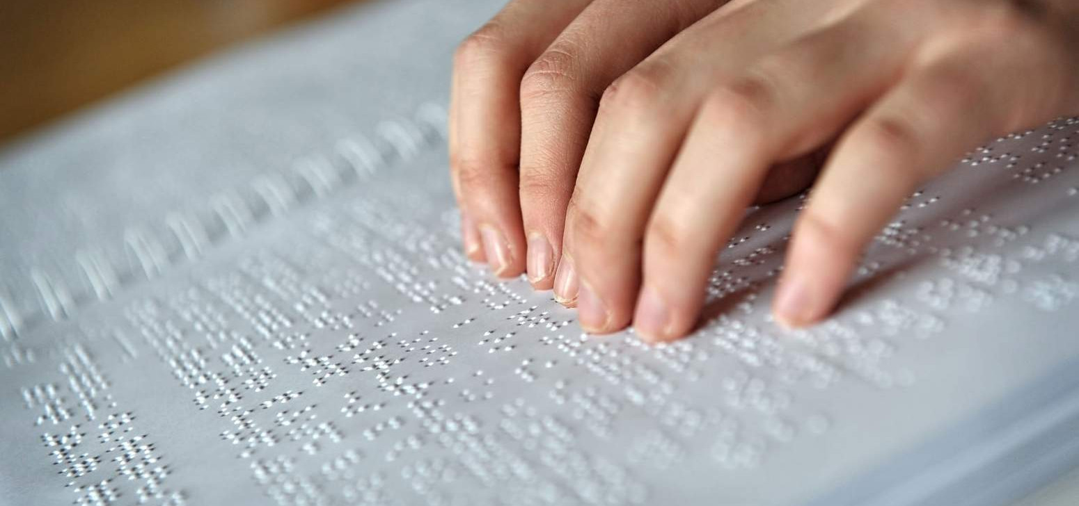 O Sistema Braille, criado há cerca de 200 anos e implementado no Brasil há mais de 170, é uma importante política pública incluída no Atendimento Educacional Especializado (Reprodução)