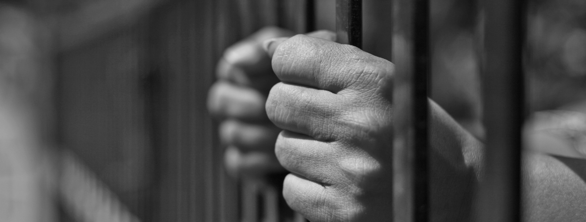 É mentira que Lula aumentou auxílio-reclusão;   R$ 1.754,18 é referente à renda máxima para receber benefício