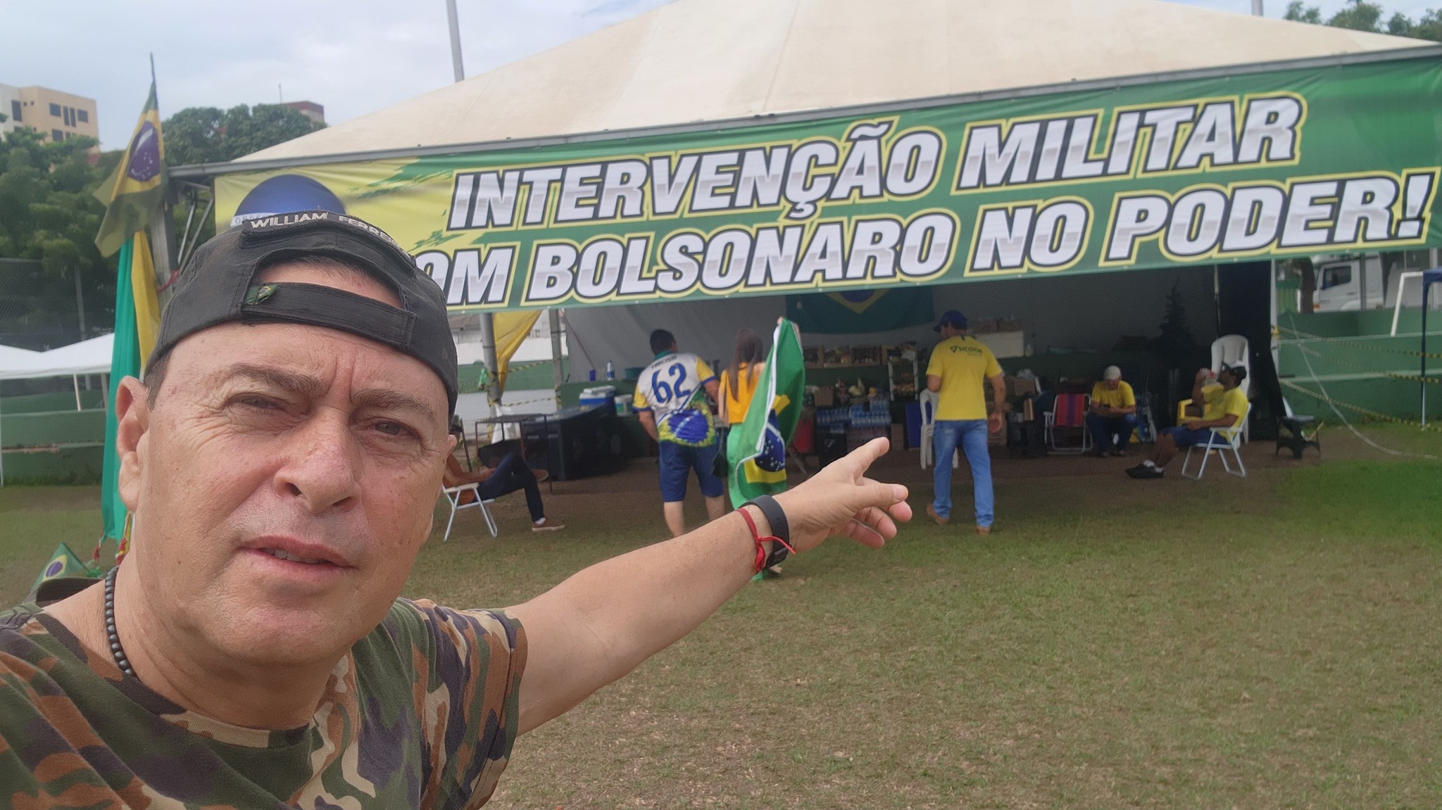 RO: ex-candidato a deputado participa de ato extremista em Brasília, transmite ao vivo e nega envolvimento