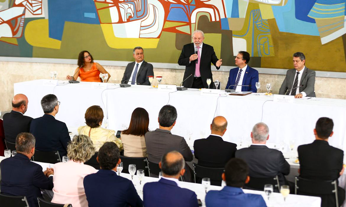 Em reunião com reitores de universidades, Lula afirma: ‘a gente não forma pessoas com leis proibitivas, a gente forma com educação’