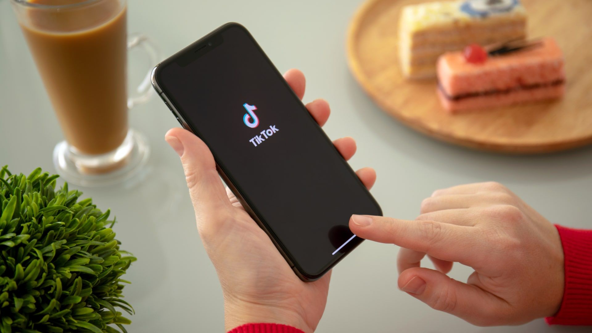 Dona do aplicativo Tiktok admite que espionou jornalistas americanos por meio do app