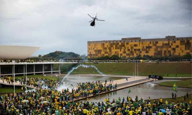 Golpistas intensificam teoria de falsa de infiltrados e acusam Forças Armadas de omissão