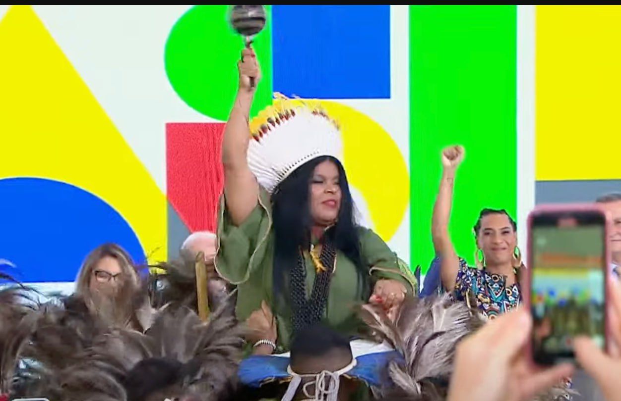 Carried by the Terena people, Sonia Guajajara takes office amid ancestral celebration