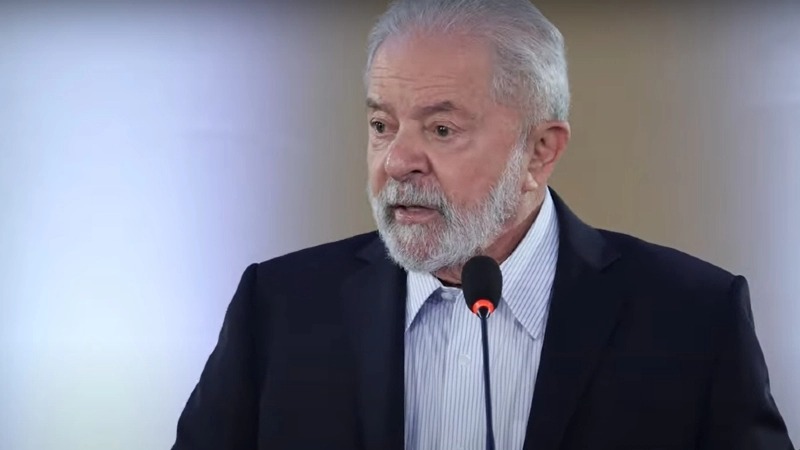 ‘É uma vergonha’, afirma Lula sobre taxa de juros no Brasil