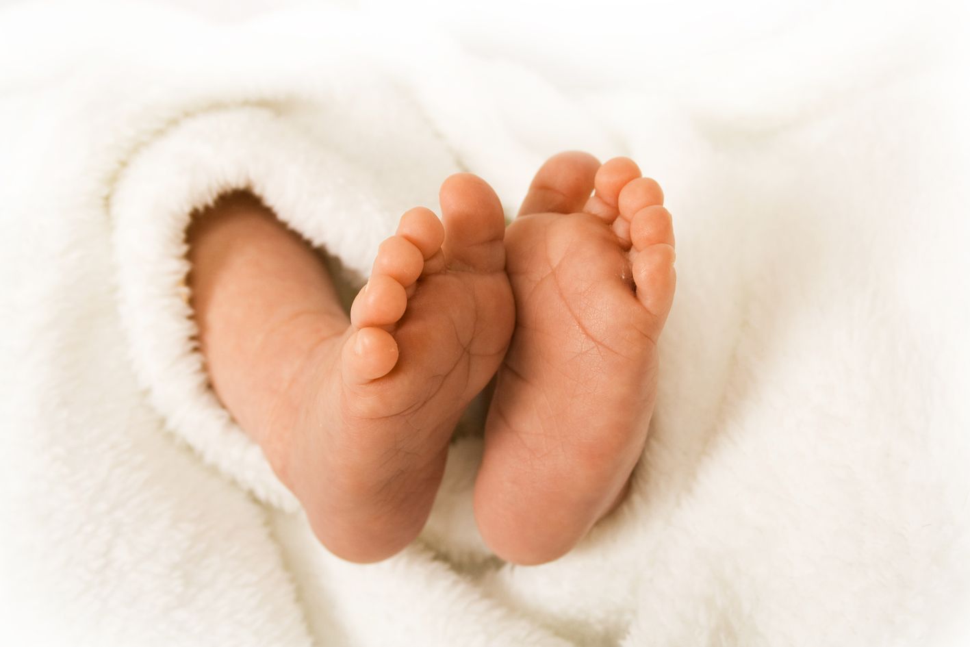 Número de mortes aumenta e de nascimentos cai em 2021 no Brasil, aponta lBGE