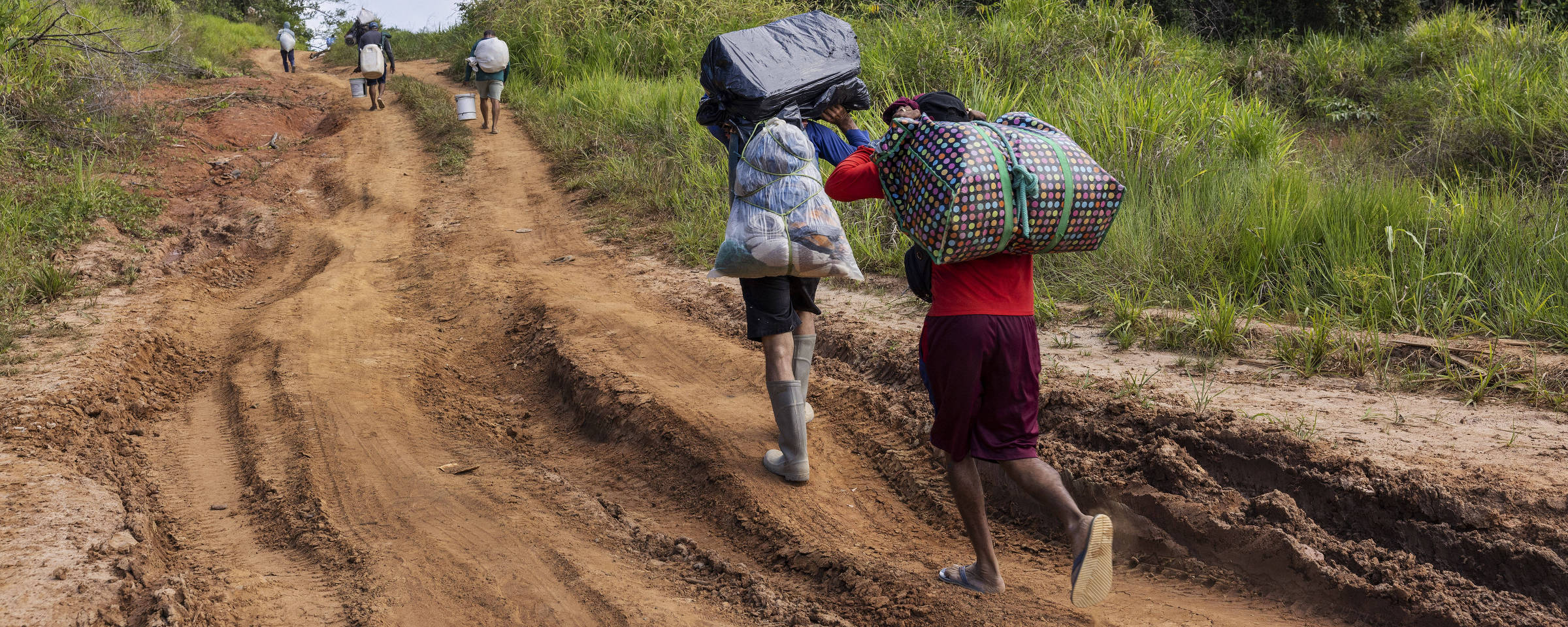 Fuga de garimpeiros da TI Yanomami acende alerta na fronteira com AM