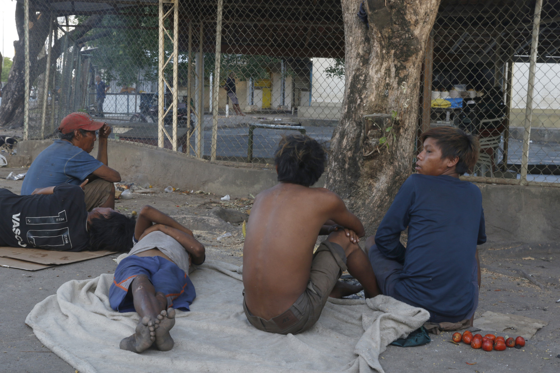 Em RR, indígenas Yanomami vivem em situação precária por não conseguirem voltar para casa