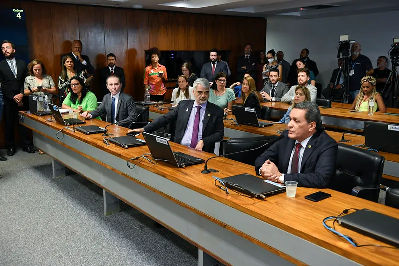 Ofício assinado por Chico Rodrigues e senadores pede perdão criminal para garimpeiros da Terra Yanomami