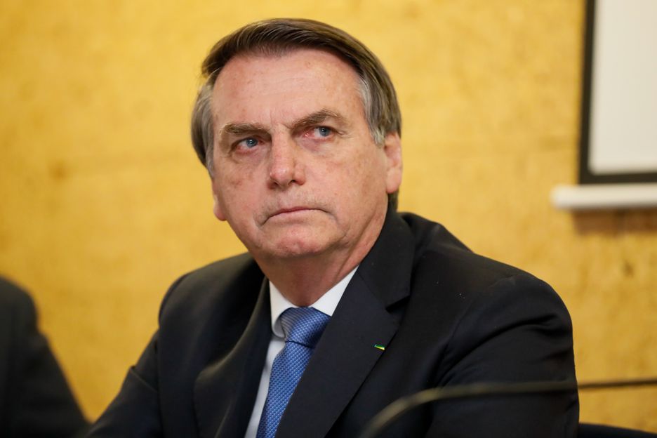 Bolsonaro retorna ao Brasil em março para liderar oposição ao presidente Lula