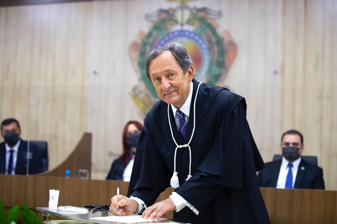 Desembargador Cézar Badiera lança livro sobre organização judiciária no AM