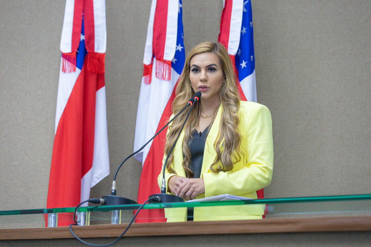 Barrada pelo STF, proibição de linguagem neutra vira bandeira de deputada bolsonarista