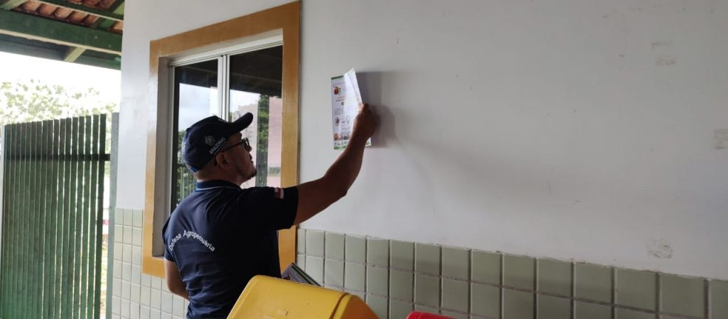 No Amazonas, Adaf usa cartaz na língua Tikuna para alertar produtores rurais indígenas sobre a praga monilíase