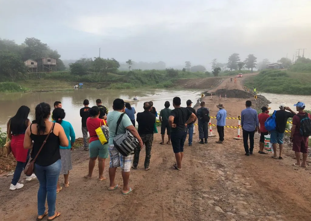 People wait for solutions while bridges of BR-319 are blocked (Reproduction)