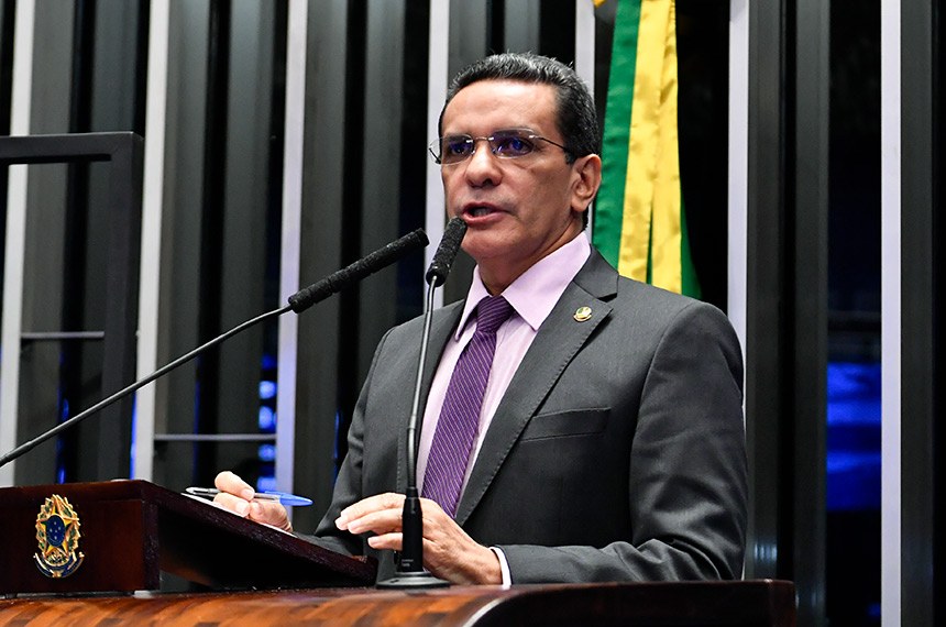 ‘Não são bandidos’, diz senador de RR sobre fuga de garimpeiros da TI Yanomami