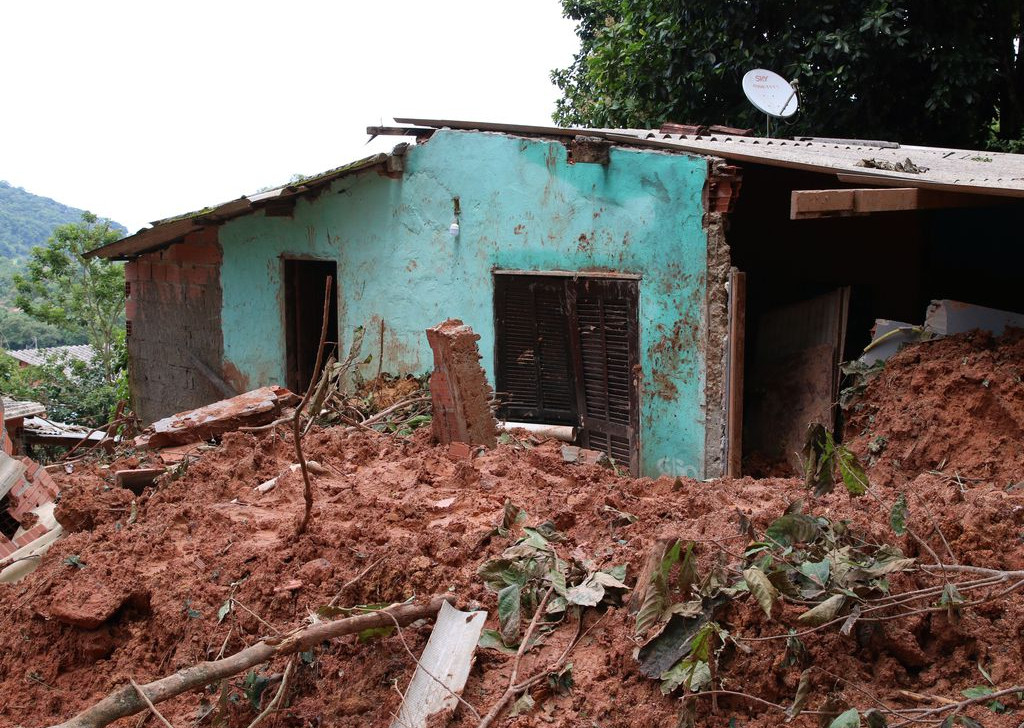 Última pessoa desaparecida em desastre no litoral paulista é encontrada