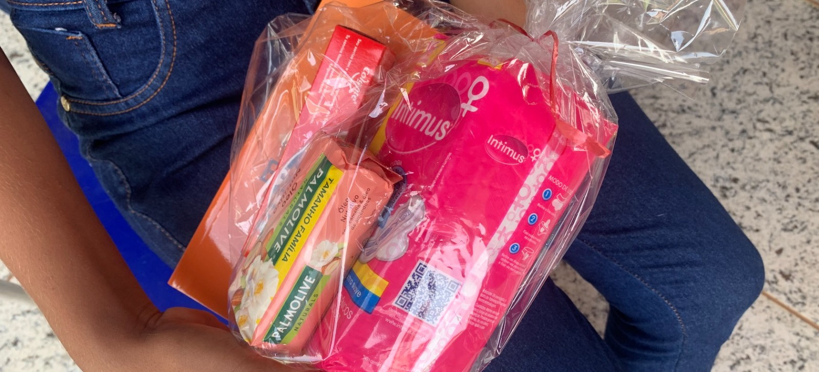 Associação arrecada alimentos e kits de higiene para mulheres em vulnerabilidade social