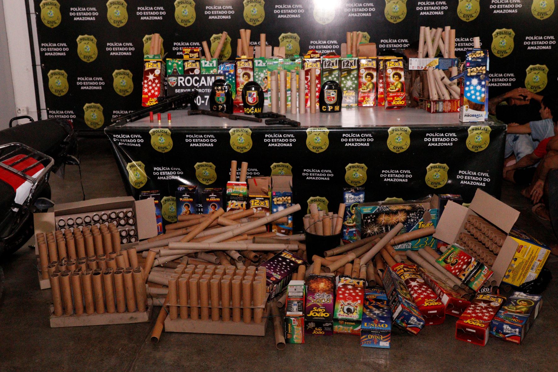 Polícia faz megaoperação e prende mais de 100 pessoas envolvidas em queima de fogos no AM