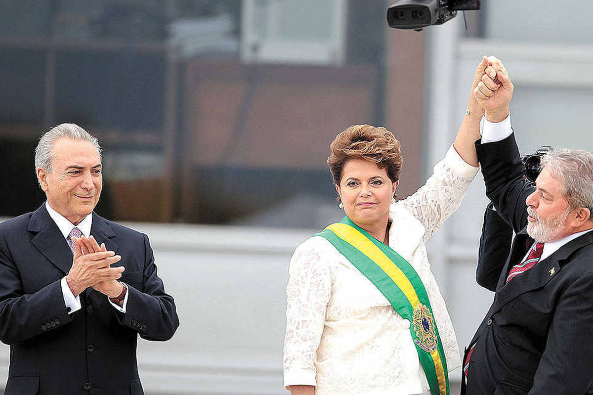 Manifesto é assinado por mais de 2 mil mulheres e reafirma que houve golpe contra a ex-presidente Dilma