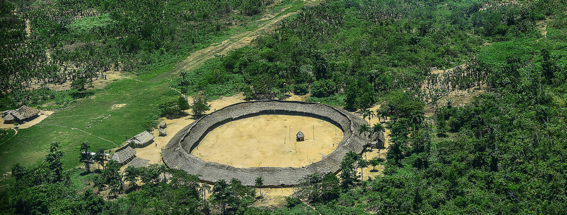 Corpos de crianças Yanomami, vítimas da Covid-19, são devolvidos a suas comunidades