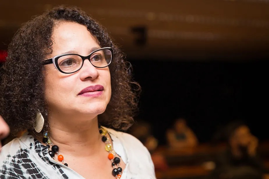 Ministra assegura reajuste de bolsas de pesquisa ainda no 1° semestre de 2023