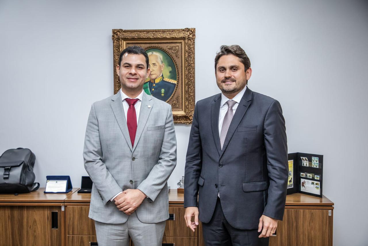 Ministro das Comunicações anuncia nova etapa do Programa Norte Conectado em reunião com deputado do AM