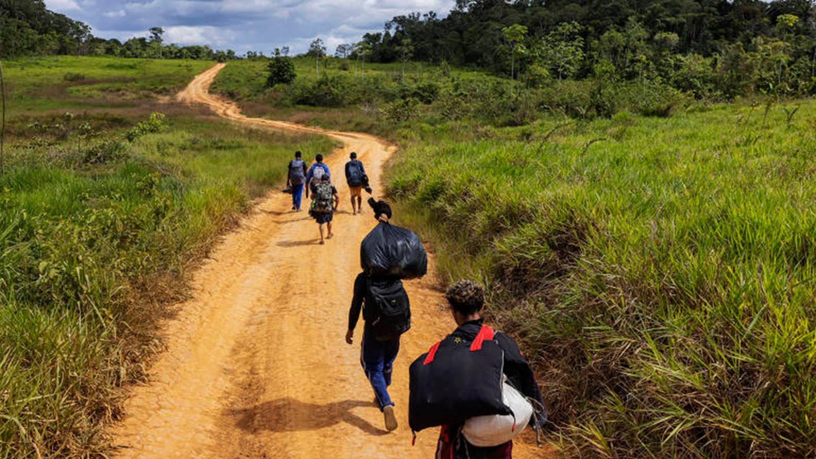 Funai teme que fuga de garimpeiros cause invasão a outras terras indígenas