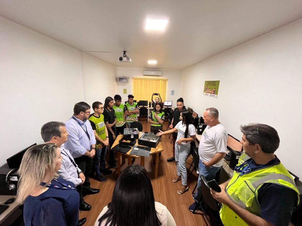 Manaus Airport doa computadores que beneficiarão comunidades na Amazônia (Divulgação)